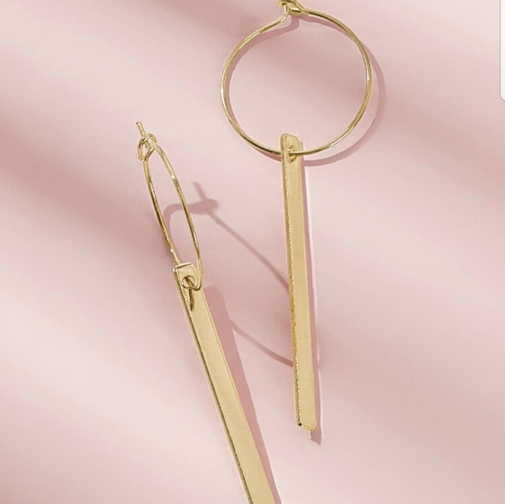 *Larissa* Bar Hoop Earrings - Picture 3 of 4